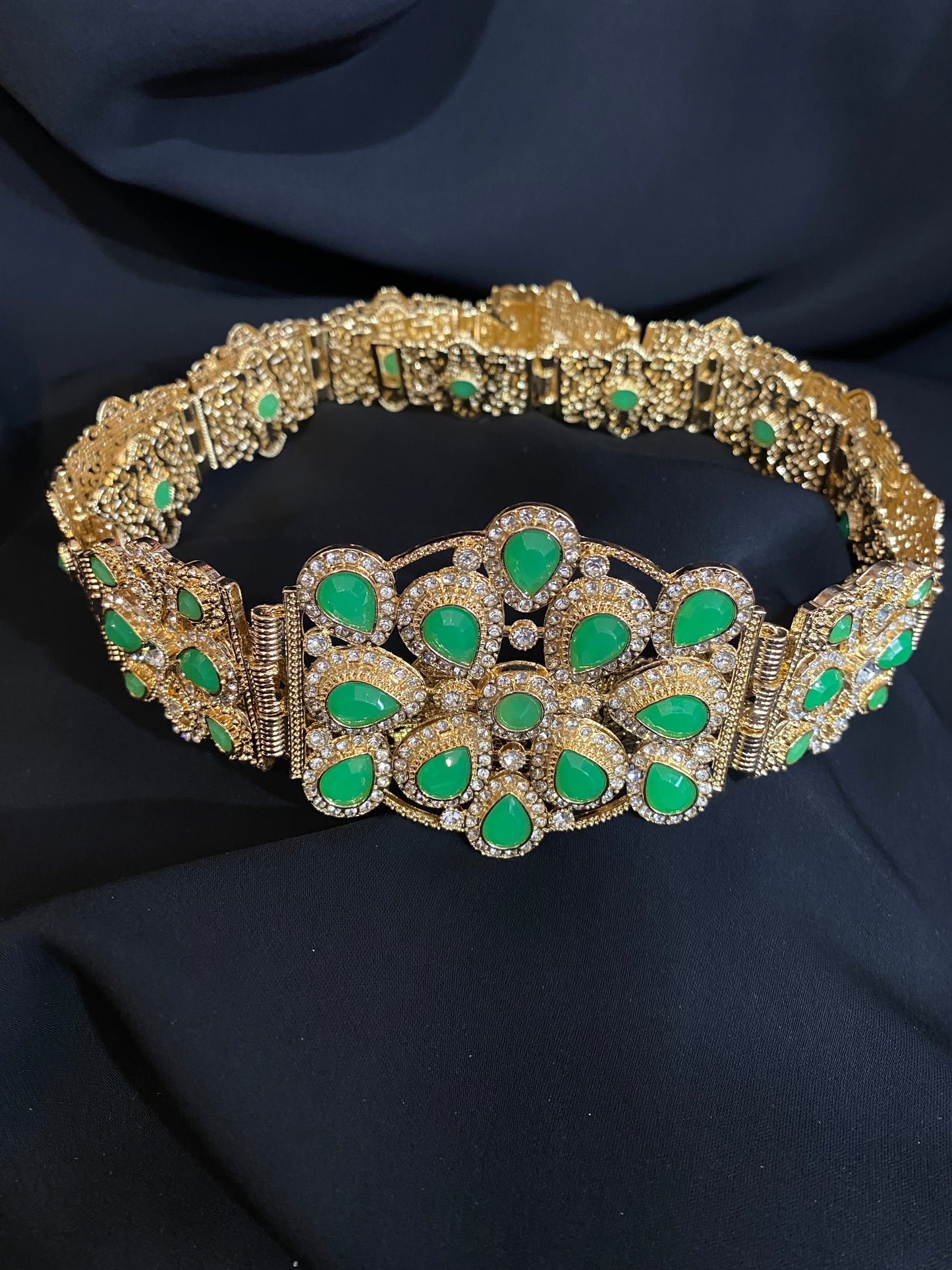 Ceinture en métal motif floral perles vertes