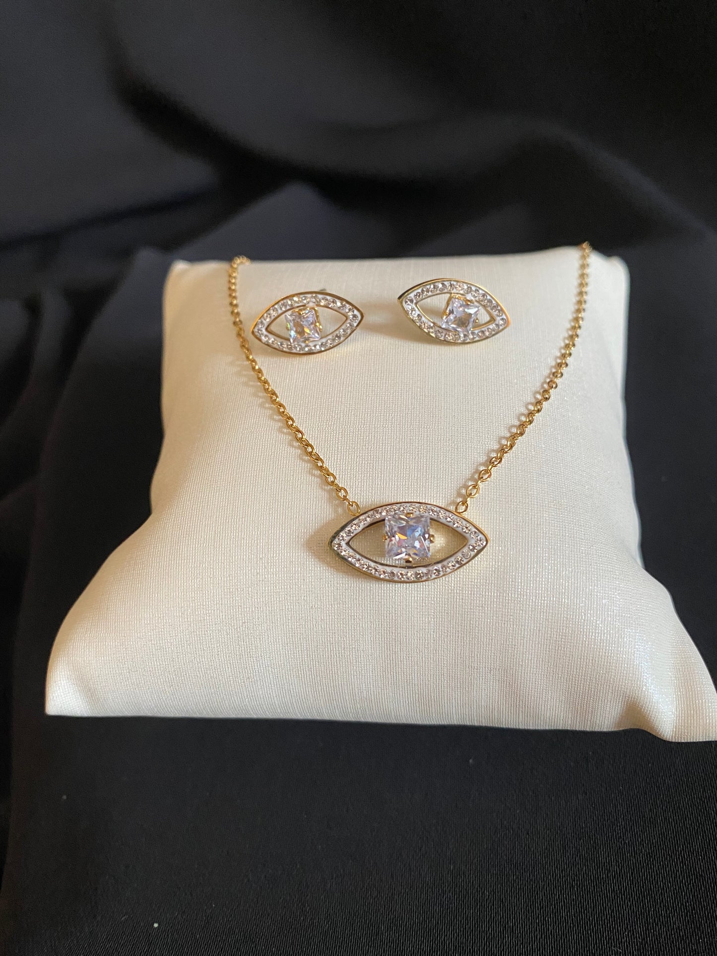 Ensemble collier et boucles d’oreille en acier inoxydable