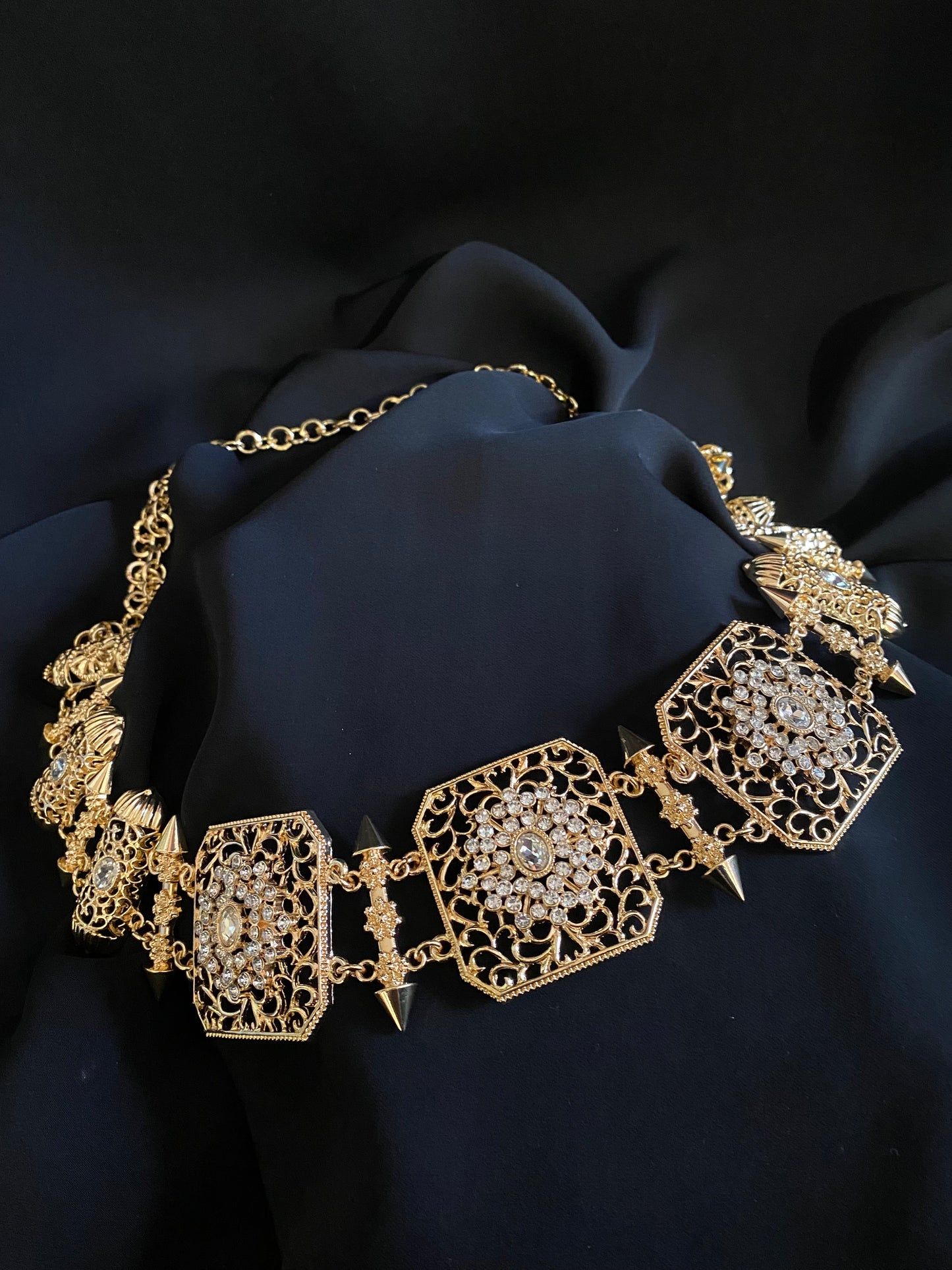 Ceinture dorée motif carré