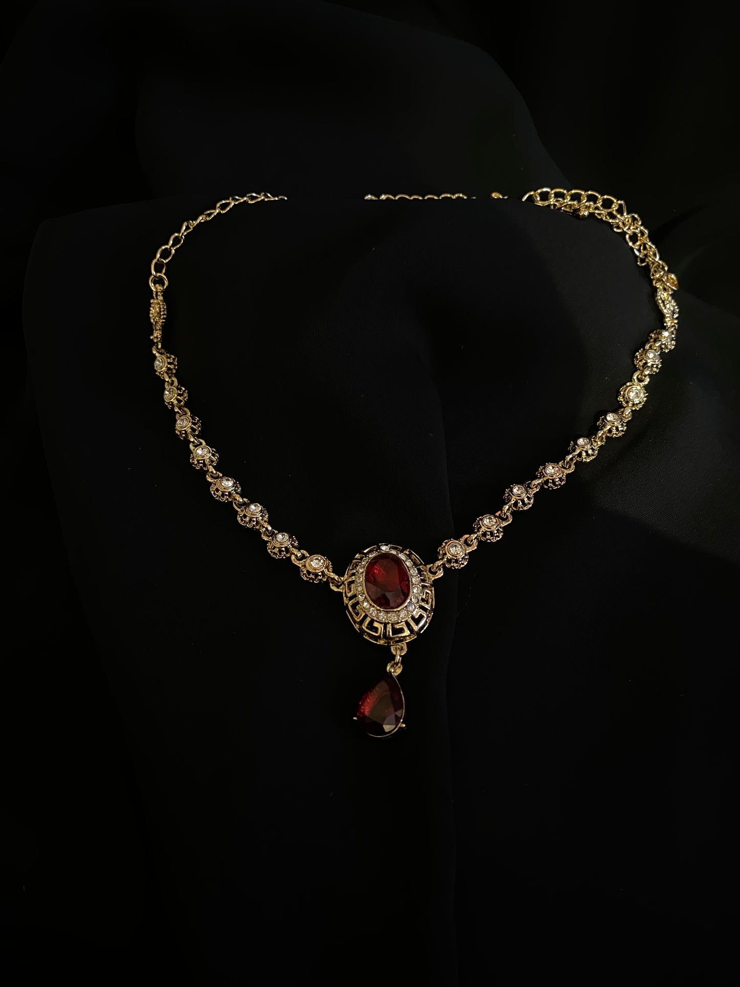 Bijou de tête perle rouge