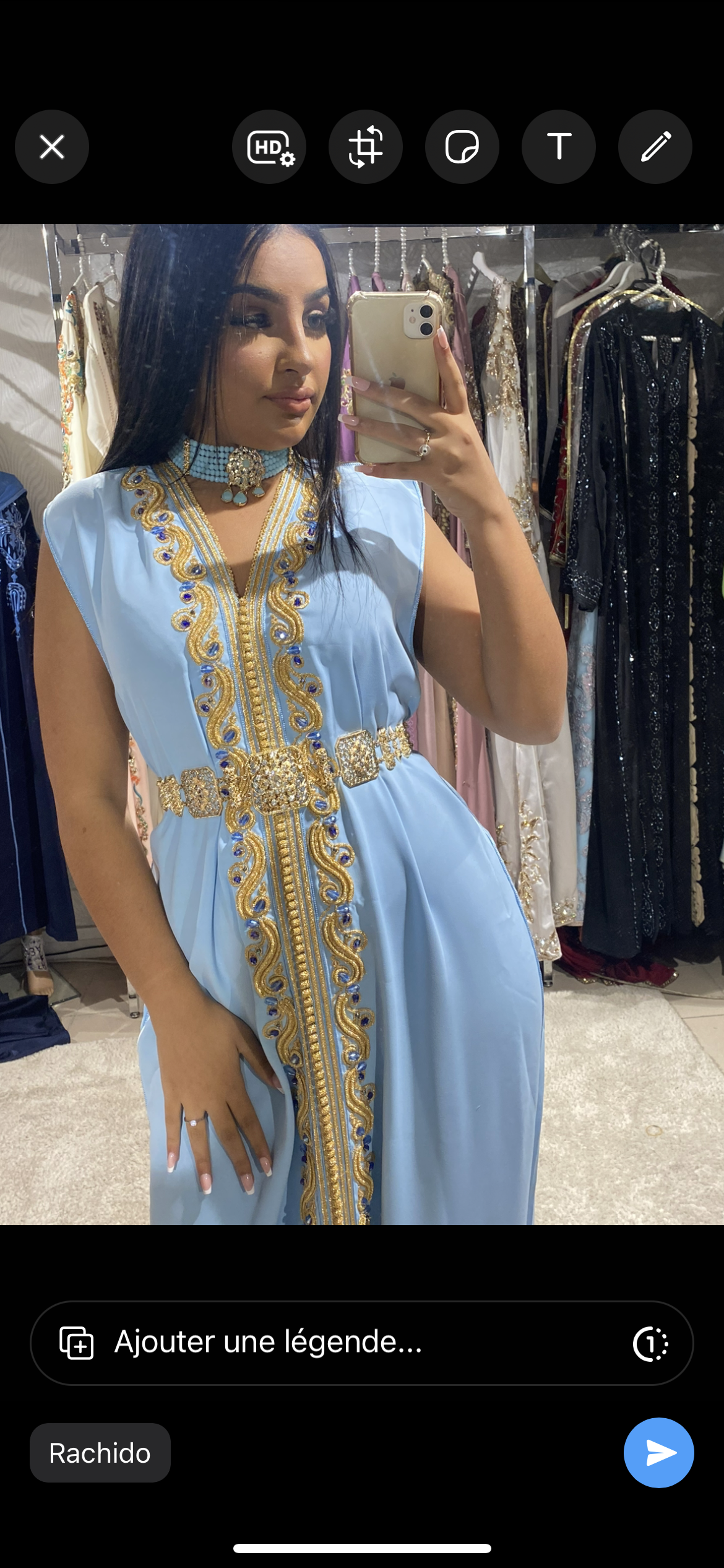 Ensemble Ras du coup et boucles d’oreille blanc