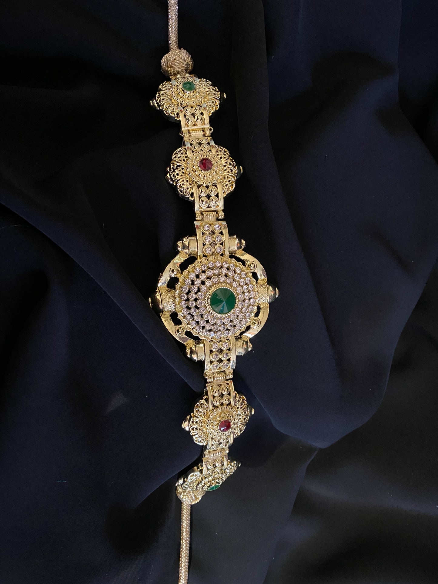 Ceinture dorée motifs ronds perles vertes et rouges