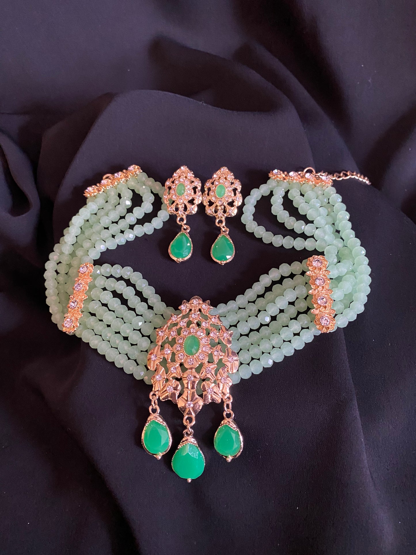 Ensemble Ras du cou et boucles d’oreille vert