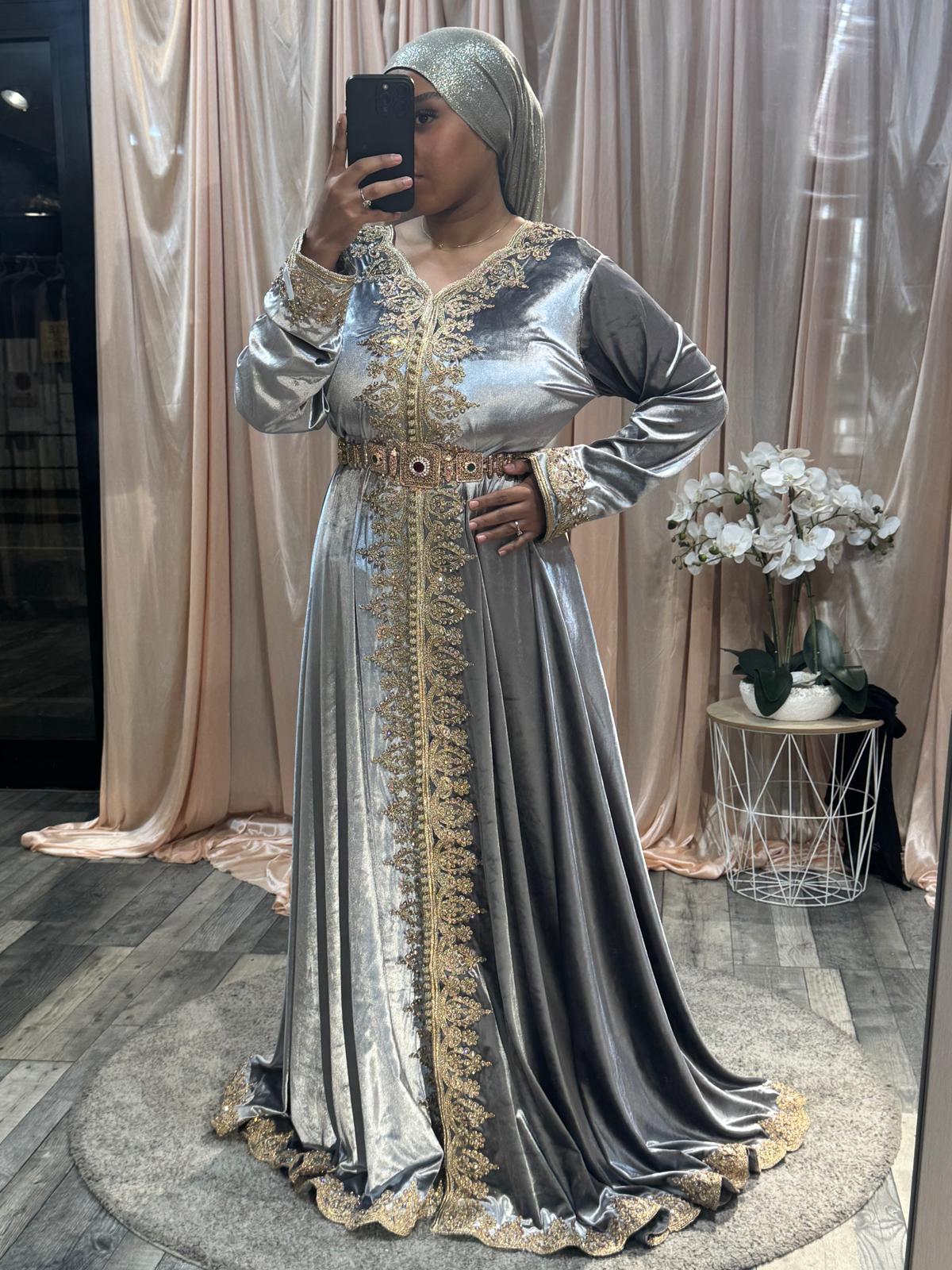 Robe Hanifa