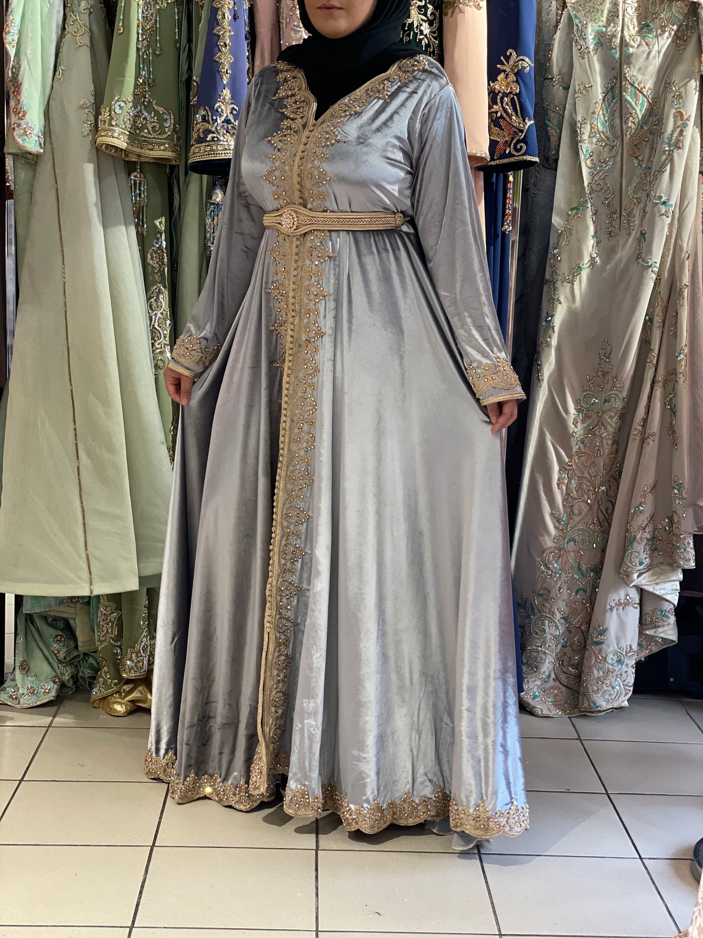 Robe Hanifa