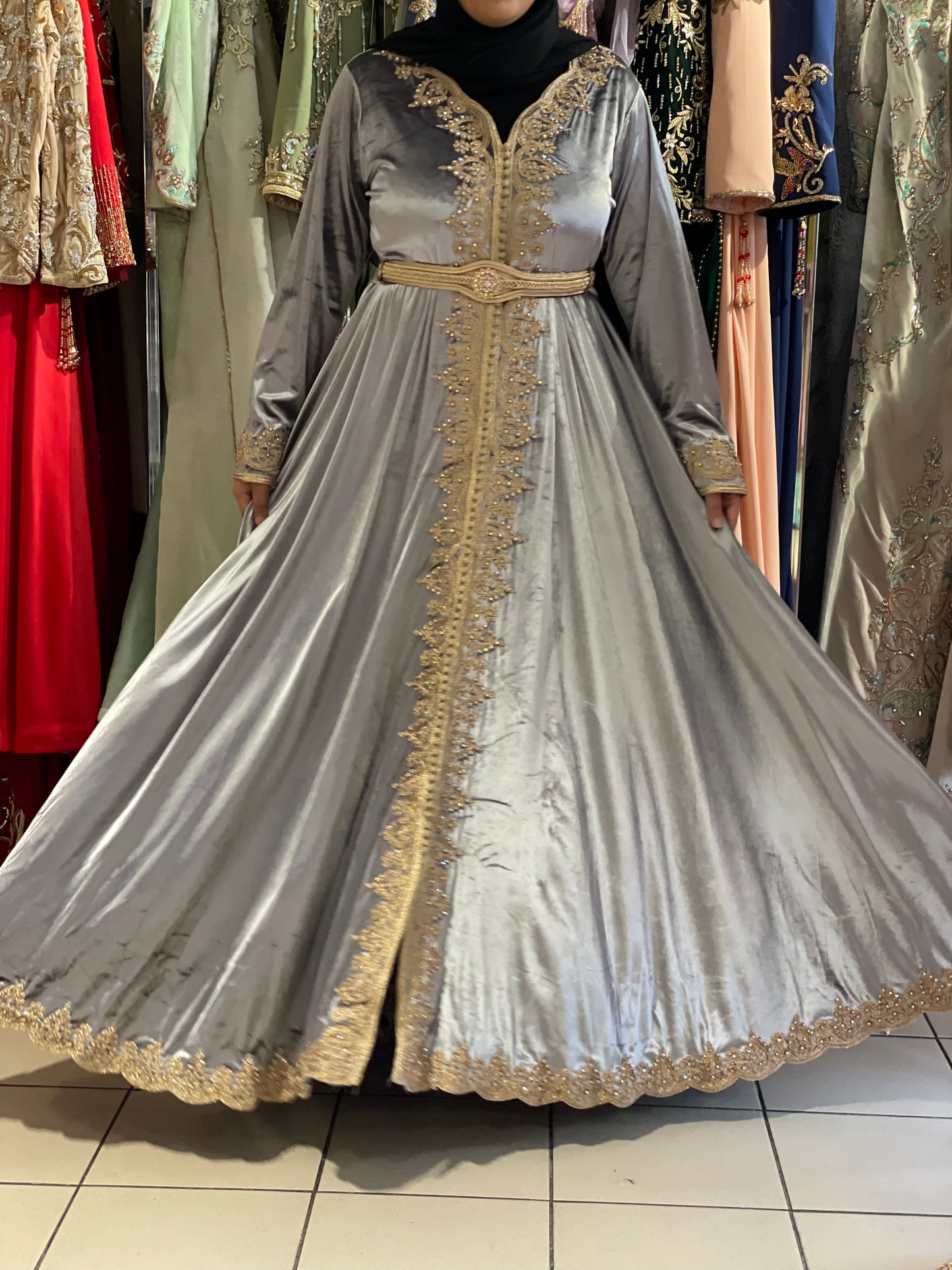 Robe Hanifa