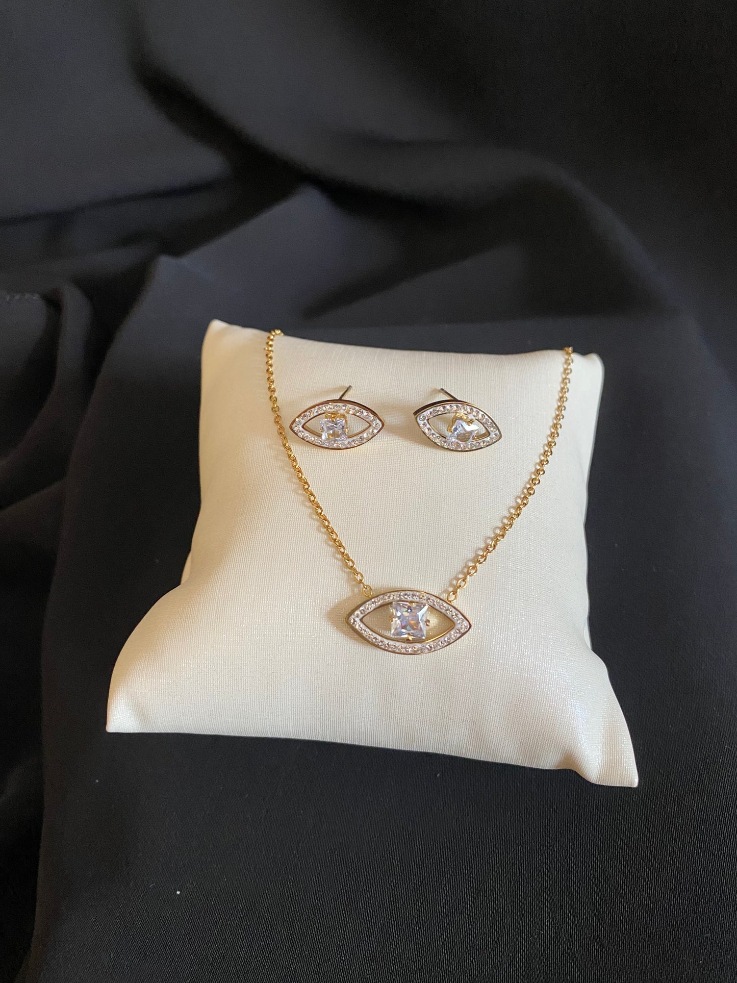 Ensemble collier et boucles d’oreille en acier inoxydable